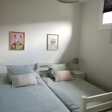 Apartamento Con Cocina Americana, Bano Y Entrada Independiente Lbi00469